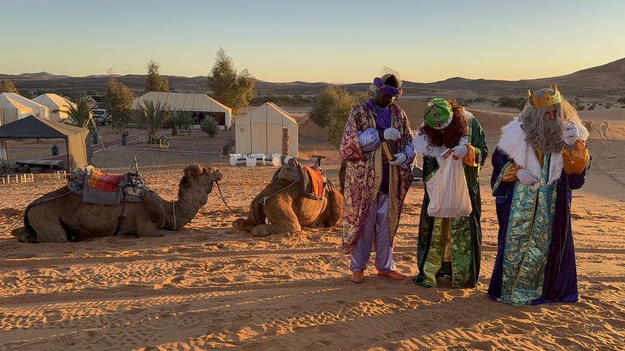 Campamento bereber tradicional en las dunas